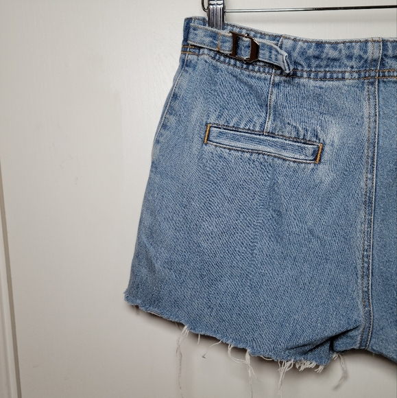 Vintage Levi's 2002 Adjustable Denim Shorts | 100% Cotton | Y2K Levi's | 8 - Picture 9 of 10